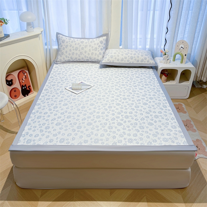 91家纺网 家纺一手货源 找家纺 雯豆家纺 2025夏季新款PE中分子凉感凉席三件套凉感提花平铺绑带席子 繁花-烟灰