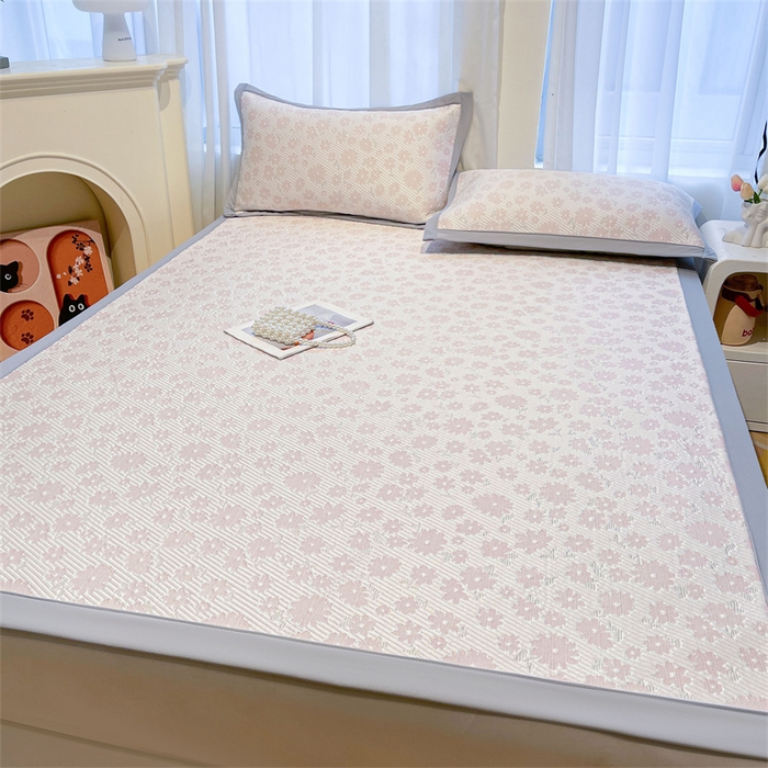 91家纺网 家纺一手货源 找家纺 雯豆家纺 2025夏季新款PE中分子凉感凉席三件套凉感提花平铺绑带席子 繁花-粉黛