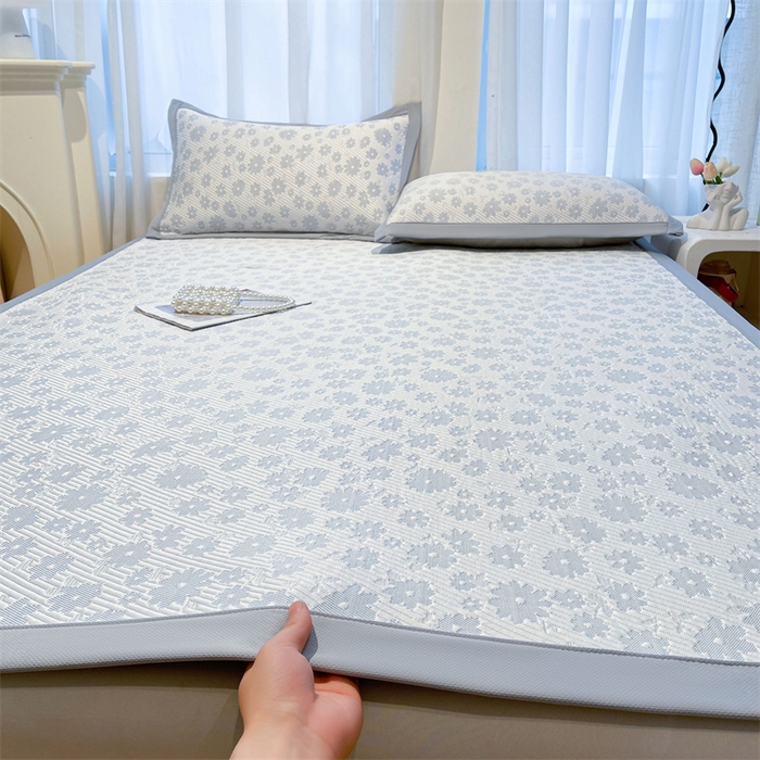 91家纺网 家纺一手货源 找家纺 雯豆家纺 2025夏季新款PE中分子凉感凉席三件套凉感提花平铺绑带席子 繁花-烟灰