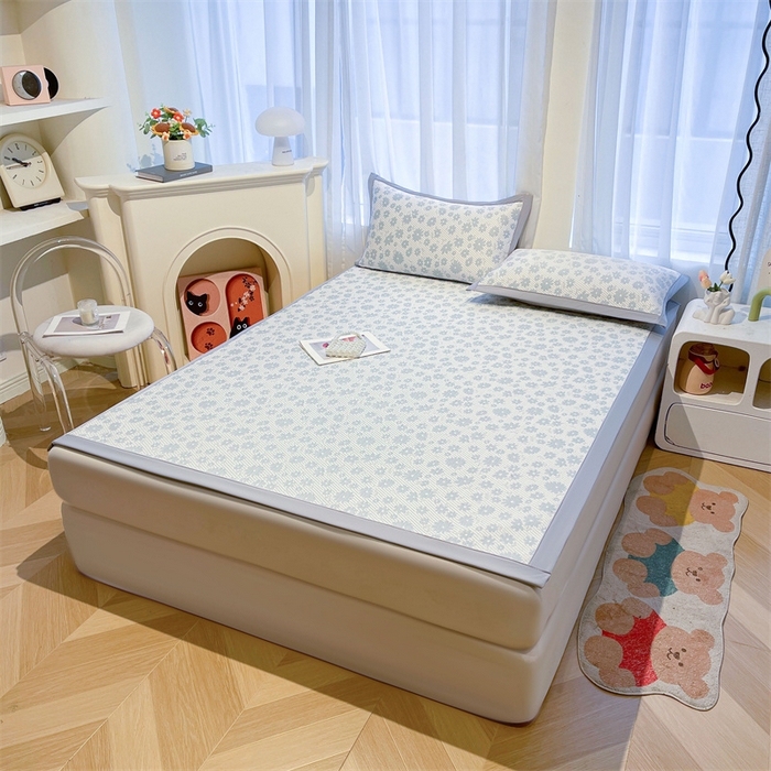 91家纺网 家纺一手货源 找家纺 雯豆家纺 2025夏季新款PE中分子凉感凉席三件套凉感提花平铺绑带席子 繁花-碧雪蓝