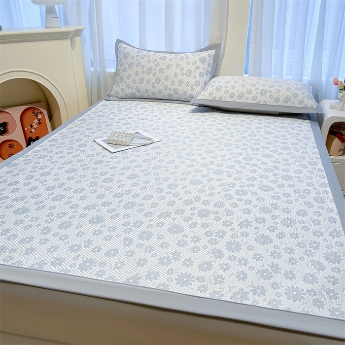 91家纺网 家纺一手货源 找家纺 雯豆家纺 2025夏季新款PE中分子凉感凉席三件套凉感提花平铺绑带席子 繁花-烟灰