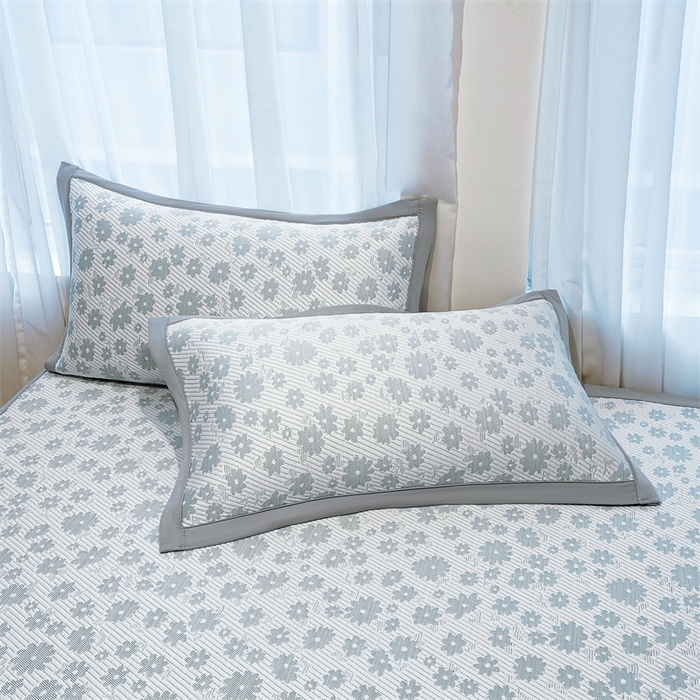 91家纺网 家纺一手货源 找家纺 雯豆家纺 2025夏季新款PE中分子凉感凉席三件套凉感提花平铺绑带席子 繁花-碧雪蓝