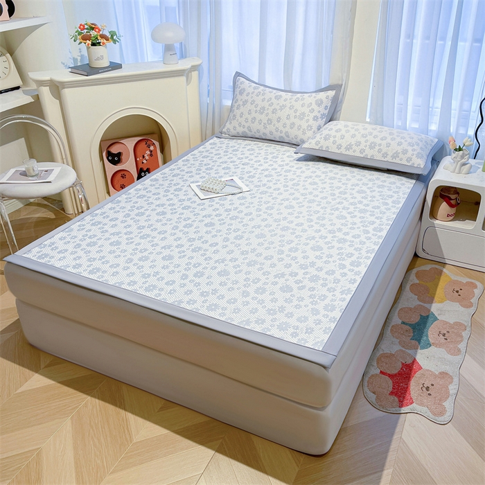 91家纺网 家纺一手货源 找家纺 雯豆家纺 2025夏季新款PE中分子凉感凉席三件套凉感提花平铺绑带席子 繁花-烟灰