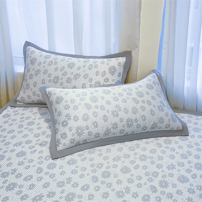 91家纺网 家纺一手货源 找家纺 雯豆家纺 2025夏季新款PE中分子凉感凉席三件套凉感提花平铺绑带席子 繁花-烟灰