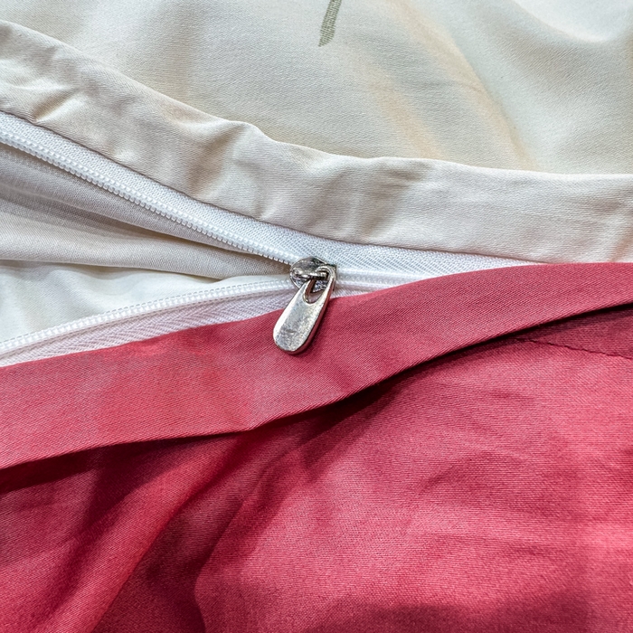 91家纺网 家纺一手货源 找家纺 红日子纺织品 2025新款60s长绒棉纯棉贡缎印花四件套 春暖-红