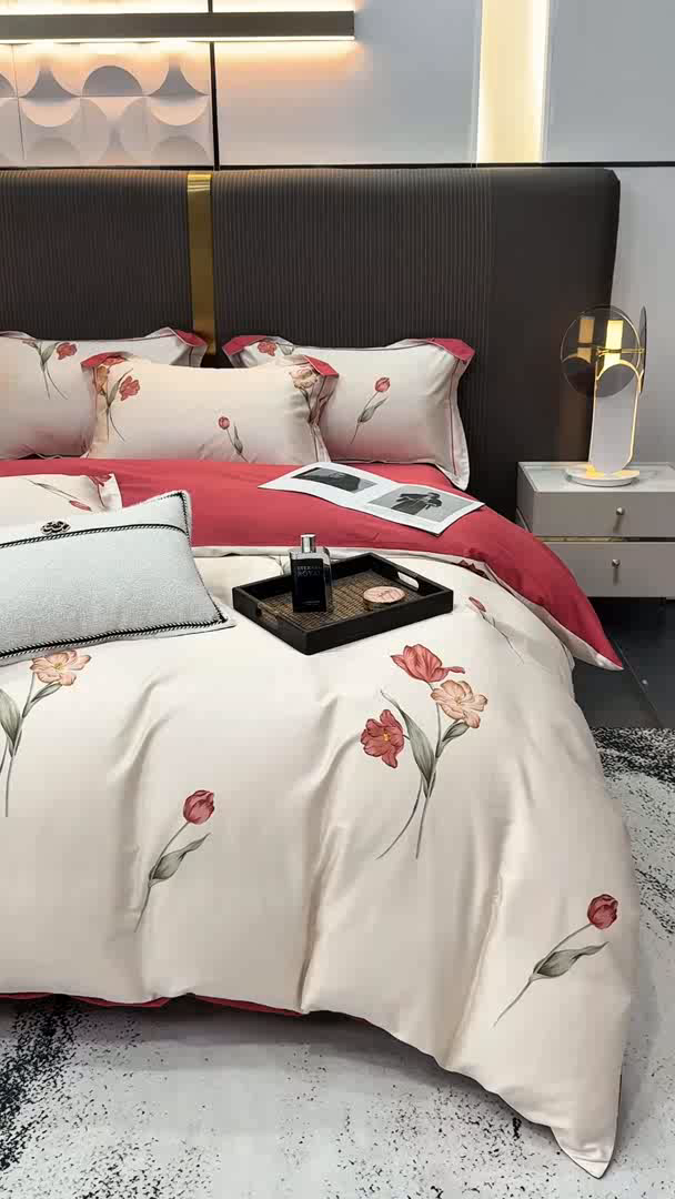 91家纺网 家纺一手货源 找家纺 红日子纺织品 2025新款60s长绒棉纯棉贡缎印花四件套 春暖-红