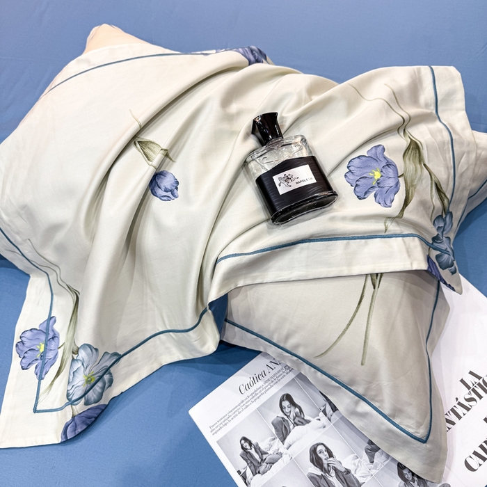 91家纺网 家纺一手货源 找家纺 红日子纺织品 2025新款60s长绒棉纯棉贡缎印花四件套 春暖-蓝