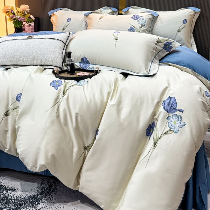 91家纺网 家纺一手货源 找家纺 红日子纺织品 2025新款60s长绒棉纯棉贡缎印花四件套 春暖-蓝