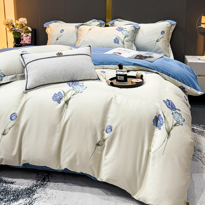 91家纺网 家纺一手货源 找家纺 红日子纺织品 2025新款60s长绒棉纯棉贡缎印花四件套 春暖-蓝