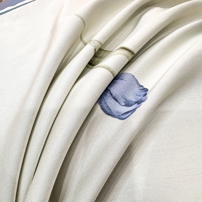 91家纺网 家纺一手货源 找家纺 红日子纺织品 2025新款60s长绒棉纯棉贡缎印花四件套 春暖-蓝