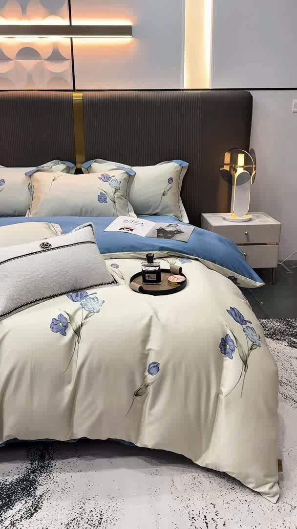 91家纺网 家纺一手货源 找家纺 红日子纺织品 2025新款60s长绒棉纯棉贡缎印花四件套 春暖-蓝