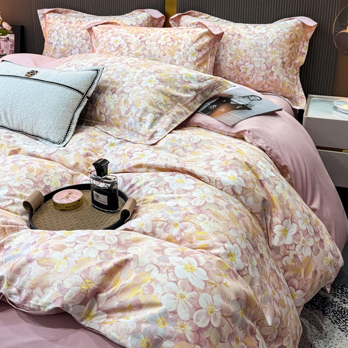 91家纺网 家纺一手货源 找家纺 红日子纺织品 2025新款60s长绒棉纯棉贡缎印花四件套 花雅-粉