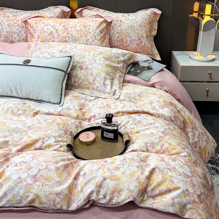 91家纺网 家纺一手货源 找家纺 红日子纺织品 2025新款60s长绒棉纯棉贡缎印花四件套 花雅-粉