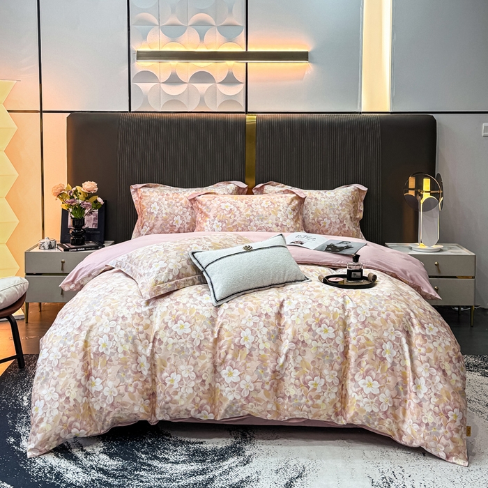 91家纺网 家纺一手货源 找家纺 红日子纺织品 2025新款60s长绒棉纯棉贡缎印花四件套 花雅-粉