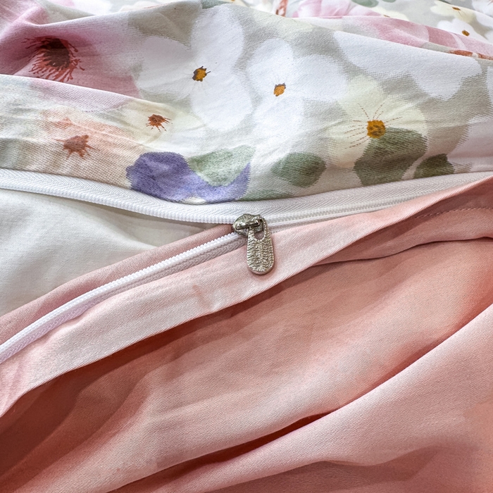 91家纺网 家纺一手货源 找家纺 红日子纺织品 2025新款60s长绒棉纯棉贡缎印花四件套 花雨涧