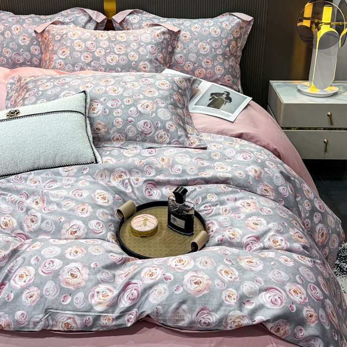 91家纺网 家纺一手货源 找家纺 红日子纺织品 2025新款60s长绒棉纯棉贡缎印花四件套 玫瑰恋影