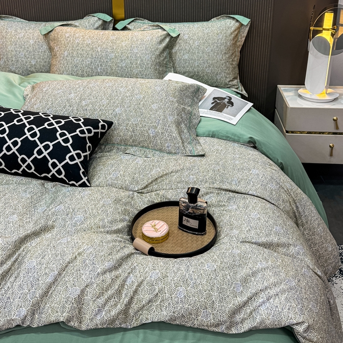 91家纺网 家纺一手货源 找家纺 红日子纺织品 2025新款60s长绒棉纯棉贡缎印花四件套 沐雁-绿