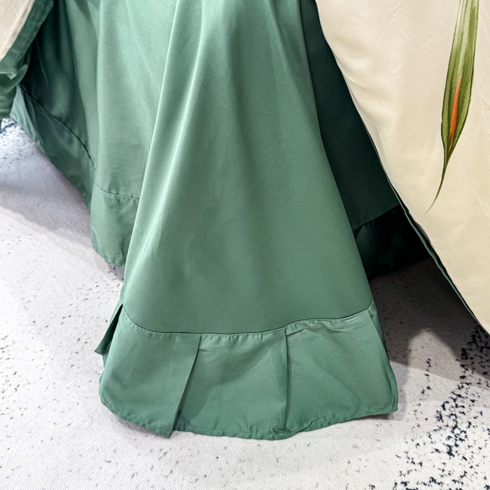 91家纺网 家纺一手货源 找家纺 红日子纺织品 2025新款60s长绒棉纯棉贡缎印花四件套 亭亭玉立-绿