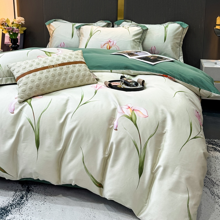 91家纺网 家纺一手货源 找家纺 红日子纺织品 2025新款60s长绒棉纯棉贡缎印花四件套 亭亭玉立-绿