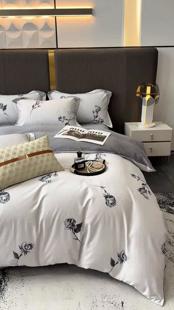 91家纺网 家纺一手货源 找家纺 红日子纺织品 2025新款60s长绒棉纯棉贡缎印花四件套 颜若-灰