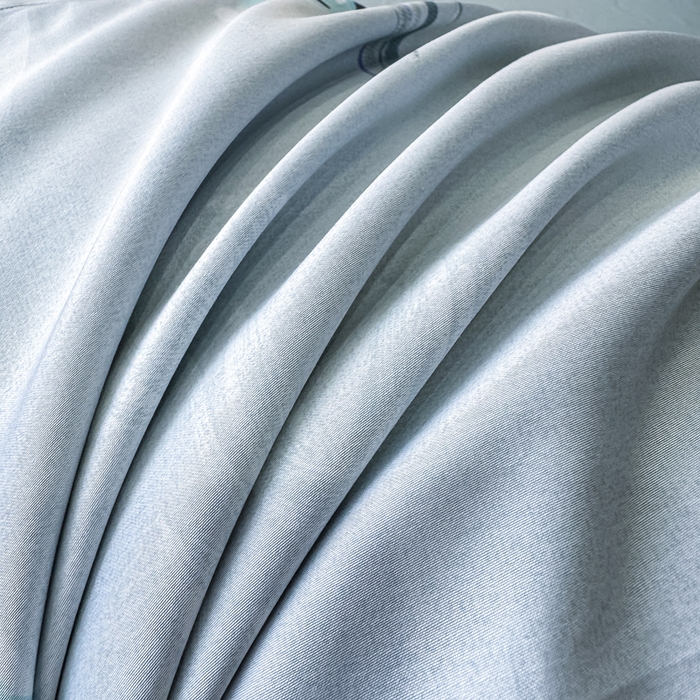 91家纺网 家纺一手货源 找家纺 红日子纺织品 2025新款60s长绒棉纯棉贡缎印花四件套 雨宣-蓝