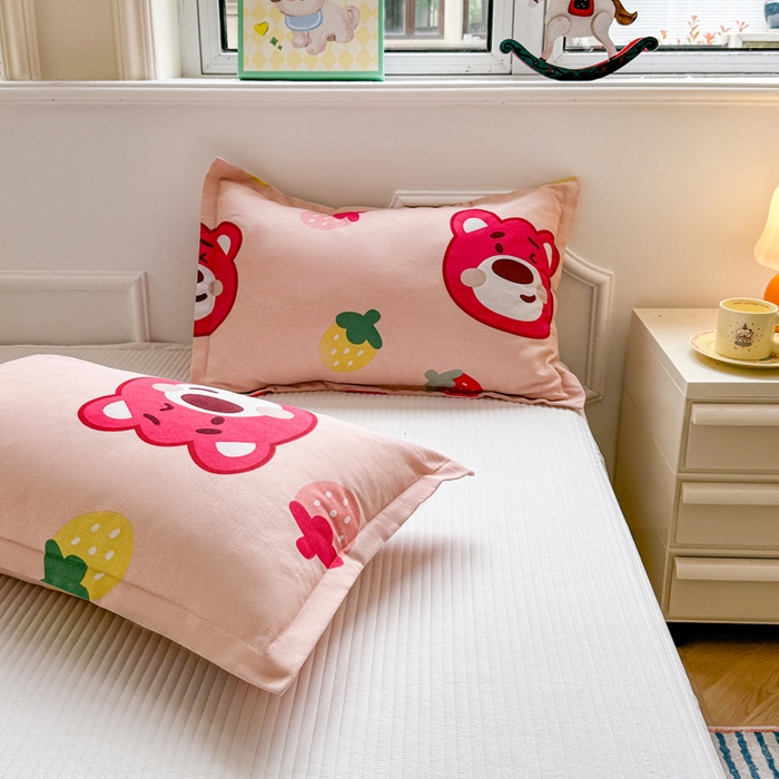 91家纺网 家纺一手货源 找家纺 梵朴 2025新款原棉老粗布床单凉席席子三件套 草莓熊