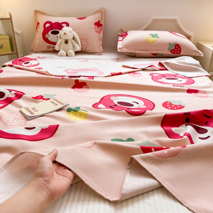 91家纺网 家纺一手货源 找家纺 梵朴 2025新款原棉老粗布床单凉席席子三件套 草莓熊