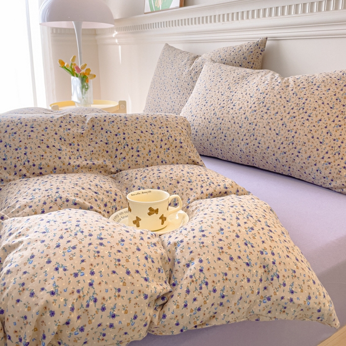 91家纺网 家纺一手货源 找家纺 伊嫚家居 新款日式新品全棉针织棉A类活性印花四件套天竺棉小碎花复古亲肤被罩床笠款套件 紫黛花语