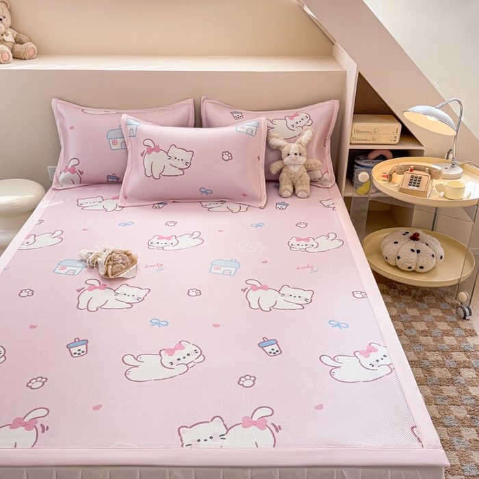 91家纺网 家纺一手货源 找家纺 典曼家纺 2025新款600D数码印花冰藤席席子凉席-床席款 奶茶猫咪