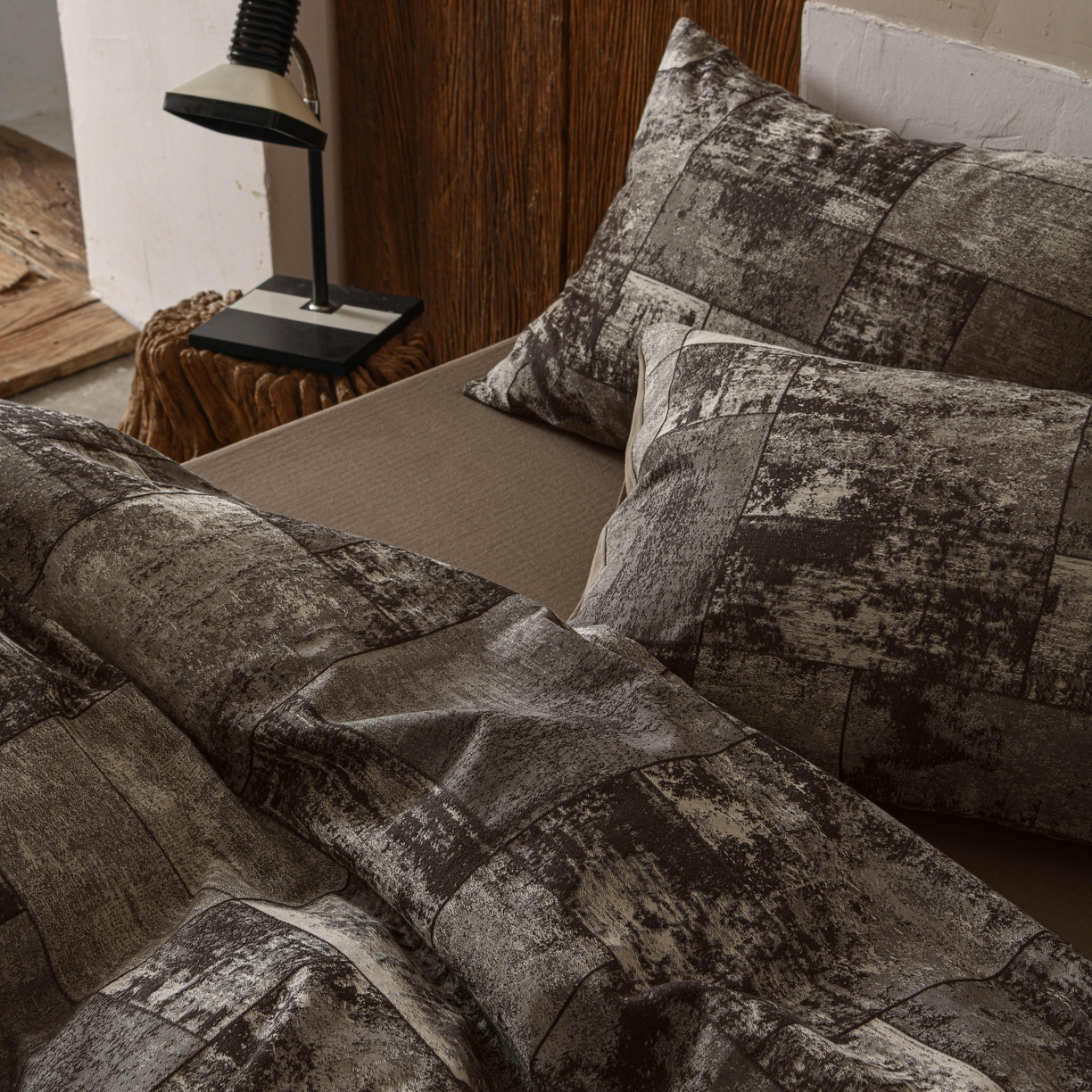 91家纺网 家纺一手货源 找家纺 云上 2025全棉色织大提花床品·侘寂空间   空间-金