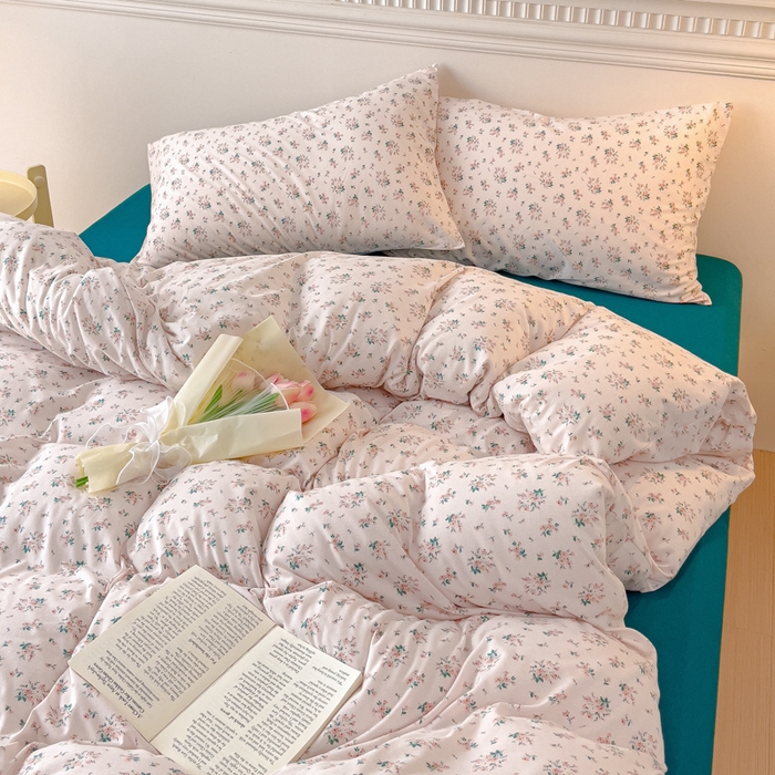 91家纺网 家纺一手货源 找家纺 伊嫚家居 新款日式新品全棉针织棉A类活性印花四件套天竺棉小碎花复古亲肤被罩床笠款套件 海棠粉香妃