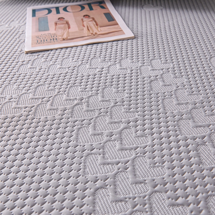 91家纺网 家纺一手货源 找家纺 尚品凤凰2025新款凉感床裙渐变色豆豆席床裙凉席直角席 凉席席子 爱心床裙  灰色