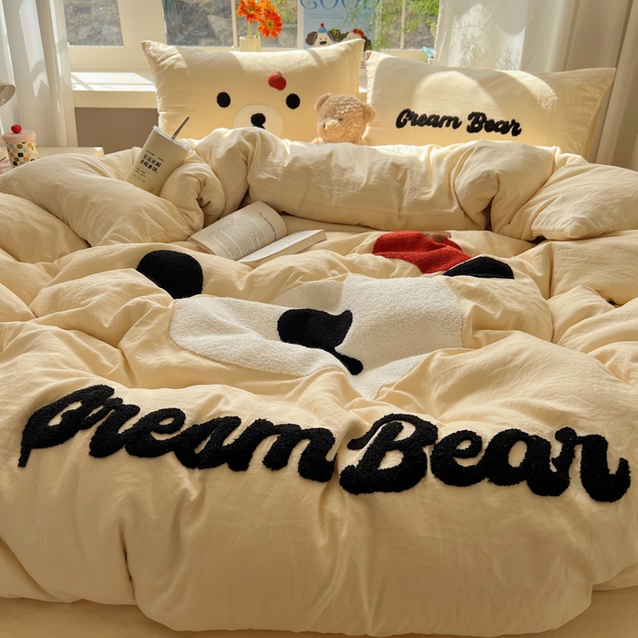 91家纺网 家纺一手货源 找家纺 顾里家纺 2025新款甜系表情包云朵棉毛巾绣四件套 梦想熊