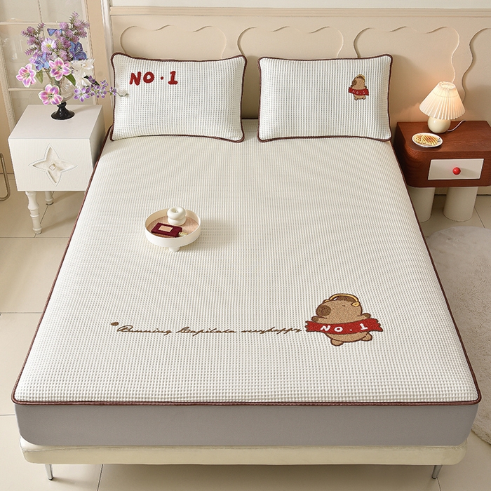 91家纺网 家纺一手货源 找家纺 炫拼  2025新款A类凉豆豆华夫格卡通绣花床笠款三件套 快乐的卡皮