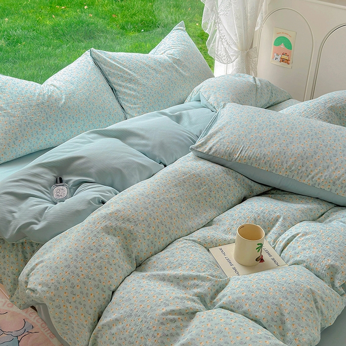 91家纺网 家纺一手货源 找家纺 王朝国际 2025新款直播热款有氧提花有氧双层纱碎花单被套 奶蓝泡芙