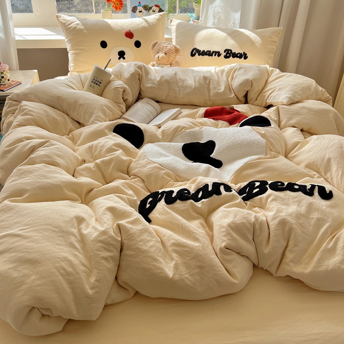 91家纺网 家纺一手货源 找家纺 顾里家纺 2025新款甜系表情包云朵棉毛巾绣四件套 梦想熊