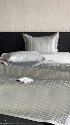 91家纺网 家纺一手货源 找家纺 三味舒屋 凉感抗菌防螨印花冰丝养生席_刺绣系列 奢路蓝 床笠