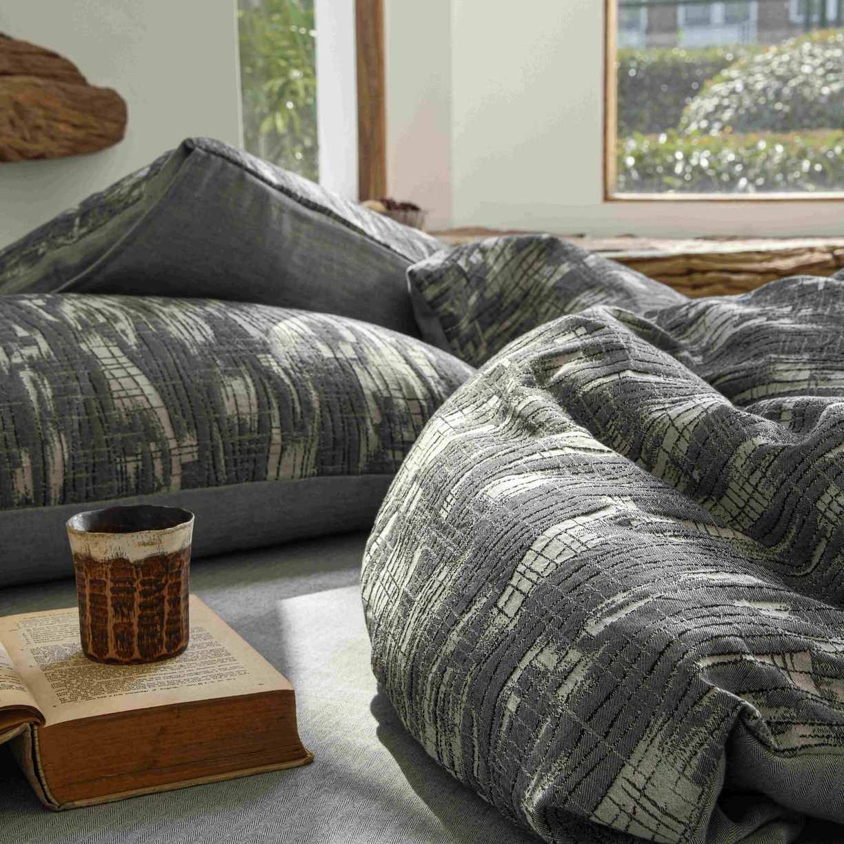 91家纺网 家纺一手货源 找家纺 云上 2025全棉色织大提花床品·侘寂潮汐   潮汐-黑灰