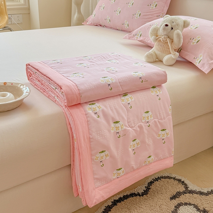 91家纺网 家纺一手货源 找家纺 雪鲨家纺  2025新款A类水洗棉夏被新疆棉花夏凉被空调被可机洗薄被子被芯 雨伞粉