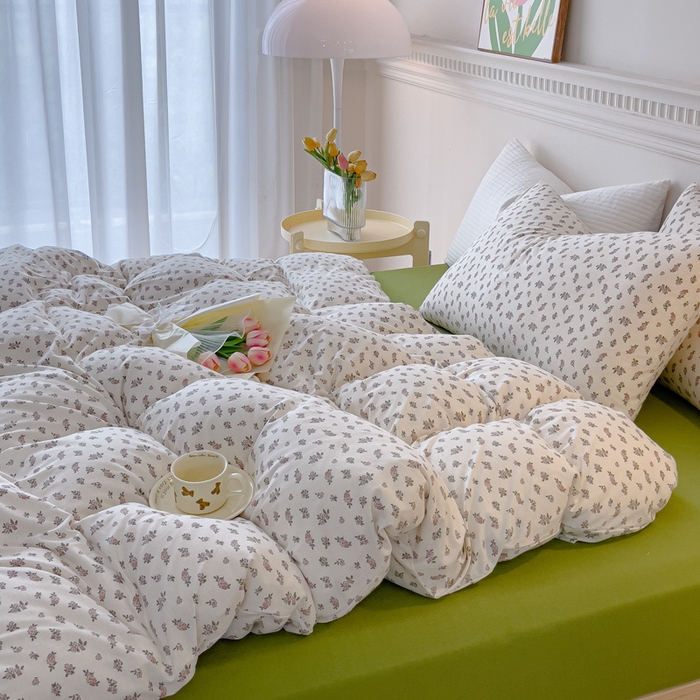 91家纺网 家纺一手货源 找家纺 伊嫚家居 新款日式新品全棉针织棉A类活性印花四件套天竺棉小碎花复古亲肤被罩床笠款套件 栀子花初恋