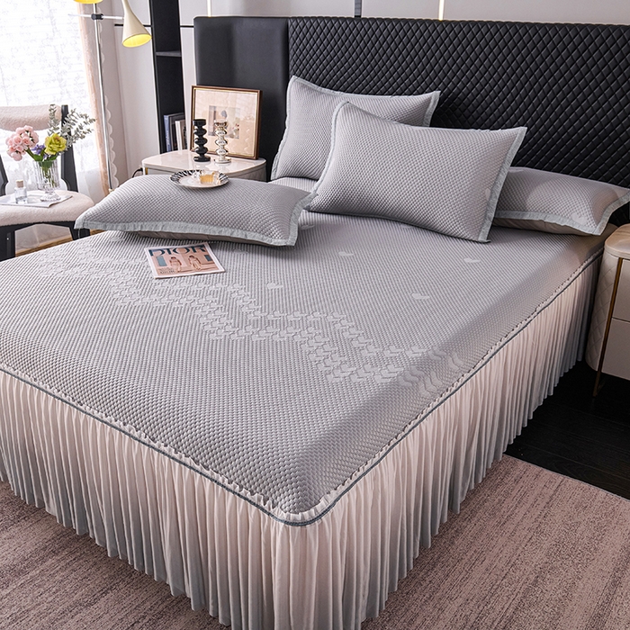 91家纺网 家纺一手货源 找家纺 尚品凤凰2025新款凉感床裙渐变色豆豆席床裙凉席直角席 凉席席子 爱心床裙  灰色