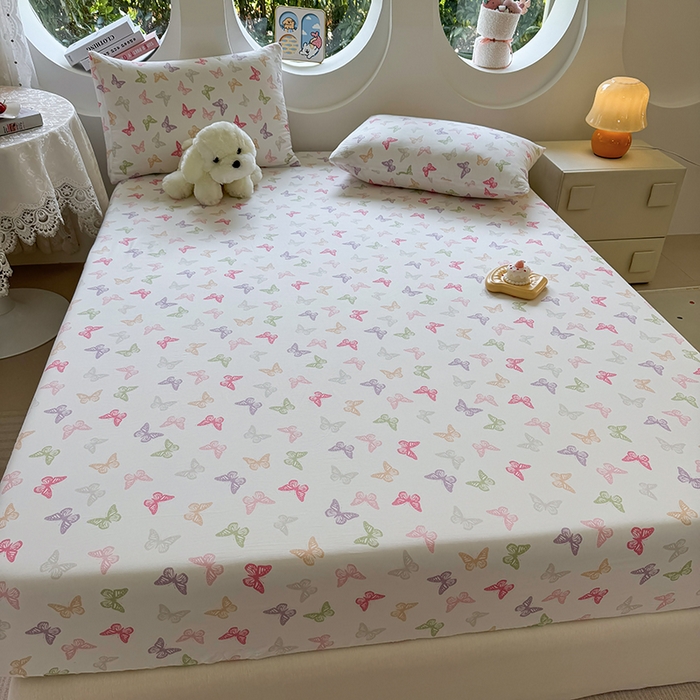 91家纺网 家纺一手货源 找家纺 十一家居 2025新款ins韩系卡通印花亲肤水洗棉床笠 彩蝶之舞