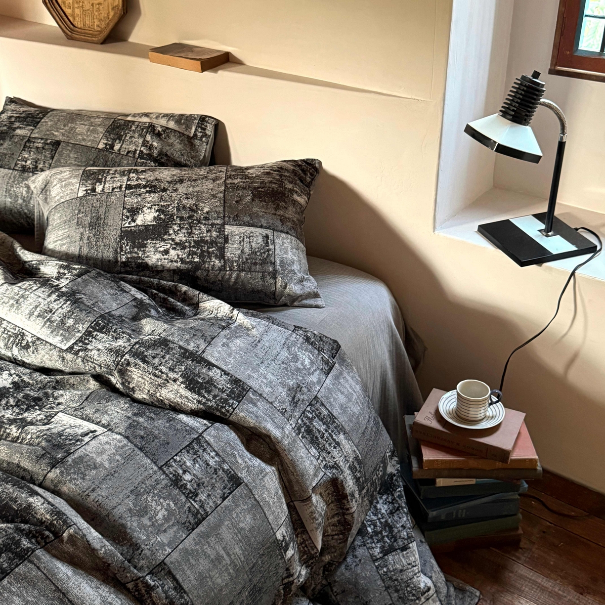 91家纺网 家纺一手货源 找家纺 云上 2025全棉色织大提花床品·侘寂空间   空间-黑灰