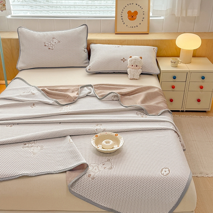 91家纺网 家纺一手货源 找家纺 雪鲨家纺  2025新款凉豆豆夏凉被空调被冰豆豆夏被可机洗礼品跑量A类 小熊咖