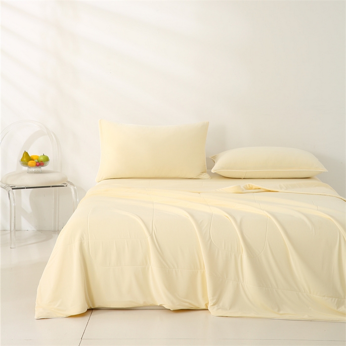 91家纺网 家纺一手货源 找家纺 小禹仔 2025新款母婴级水洗硅胶夏被夏凉被子被芯 浅黄