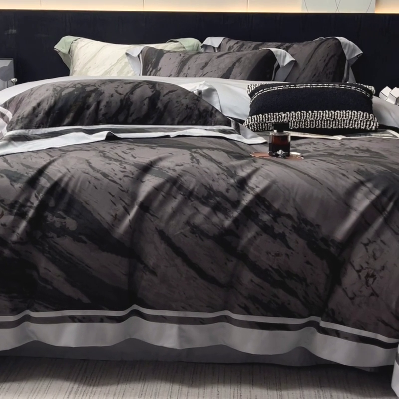 91家纺网 家纺一手货源 找家纺  2025新品A类100支天丝棉夹棉床盖床笠四件套全棉纯棉床单加厚高端数码印花长绒棉夏季轻奢真丝床上用品 布里奇-灰