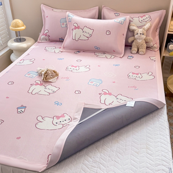 91家纺网 家纺一手货源 找家纺 典曼家纺 2025新款600D数码印花冰藤席席子凉席-床席款 奶茶猫咪