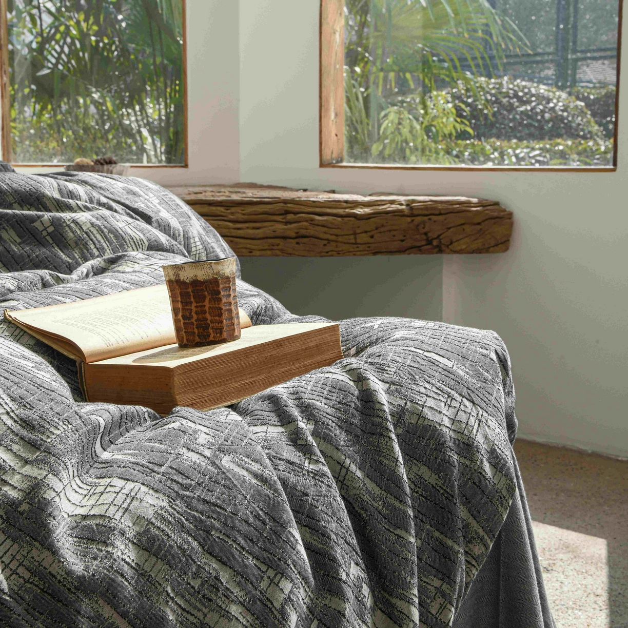 91家纺网 家纺一手货源 找家纺 云上 2025全棉色织大提花床品·侘寂潮汐   潮汐-黑灰