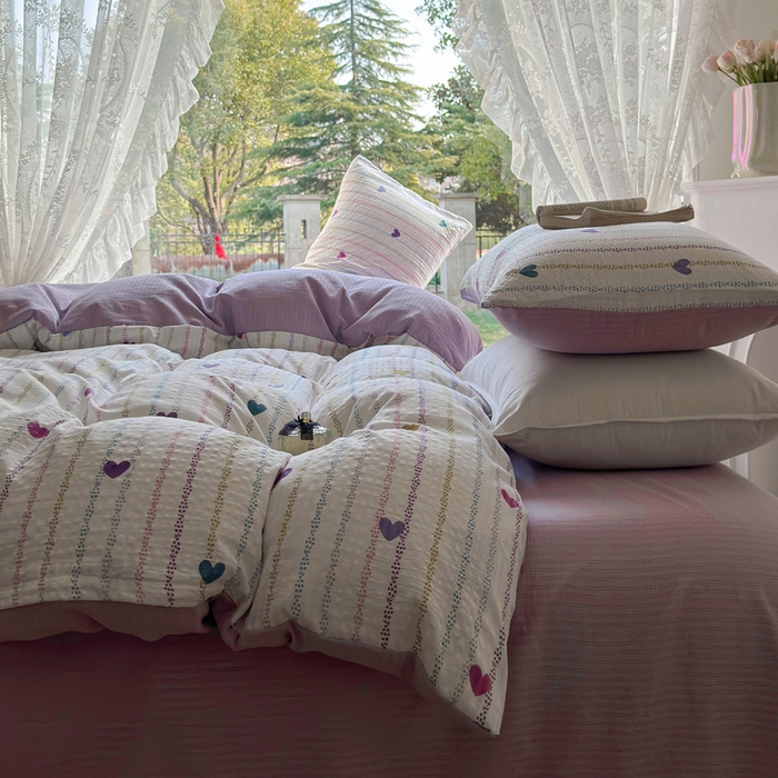 91家纺网 家纺一手货源 找家纺 王朝国际 2025新款直播热款有氧提花有氧双层纱碎花单被套 紫爱心