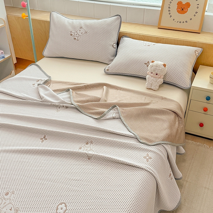 91家纺网 家纺一手货源 找家纺 雪鲨家纺  2025新款凉豆豆夏凉被空调被冰豆豆夏被可机洗礼品跑量A类 小熊咖